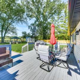 Lakefront Antioch Home w/ Dock, Grill, Game Room!, hotel a Antioch
