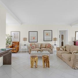 Wave Song - Stunning apartment on beach with pool
