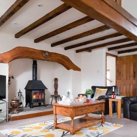 PLAS IWRWG GRANARY - Stunning Barn Conversion based in North Wales