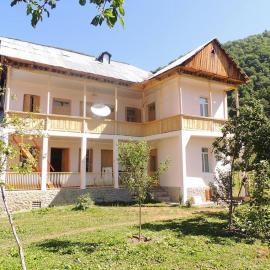 Mila Guest House, hotel v mestu Mazeri