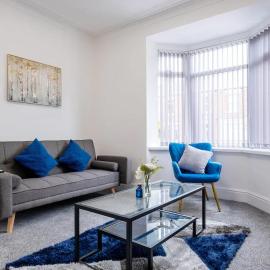 Recently renovated stylish home parking - Pass the Keys