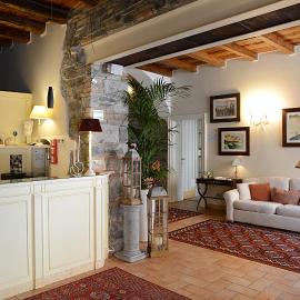 Hotel Borgo Antico، فندق في كومو