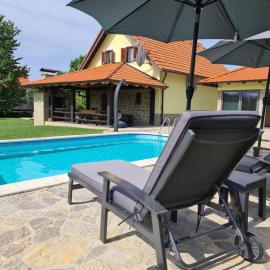SPA HOLIDAY HOUSE REŽEK - Lovinac โรงแรมในLovinac