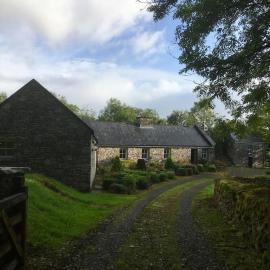 Beautifully restored cottage nr Knock County Mayo, hotel in Kilkelly