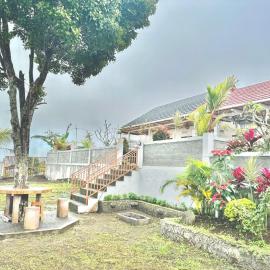 Highland Santi Homestay: Besakih şehrinde bir otel