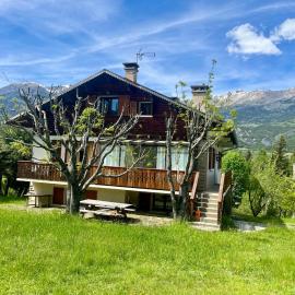 Chalet Perce Neige Barcelonnette, hotel u gradu 'Barcelonnette'