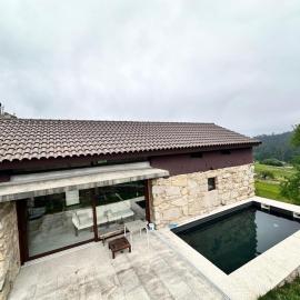 Chalet con piscina Gondomar، فندق في غوندومار