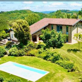CA' SAN LUISS, hotel din Cerretto Langhe