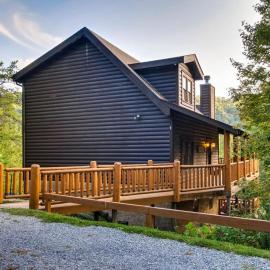 Bearadise Ridge A rustic cabin in the heart of Wears Valley just 4 miles from the GSMNP entrance