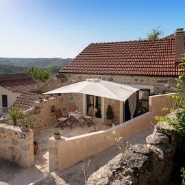 Lovely Home In Vrisnik With Wifi