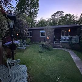 The Cabin, Roundabout Lane