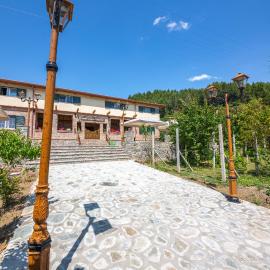 Hani i Taulant Shahinit, hotel a Gramsh