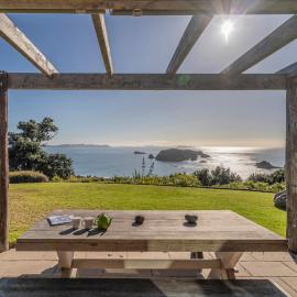 The Grandstand - Hahei Holiday Home