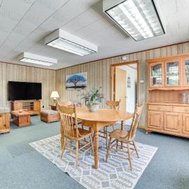 Outdoor Retreat in Atlanta Near Lakes & Trails!, hotel in Atlanta