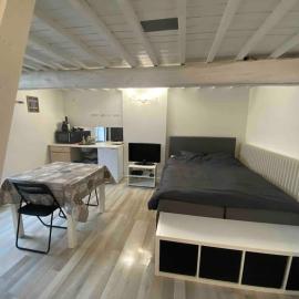 Studio duplex Les petites sources, hotel in Marche-en-Famenne