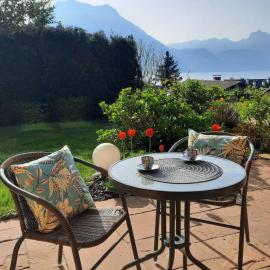 Gallery - Terrasse mit Seeblick und Garten, hotel in Altmünster