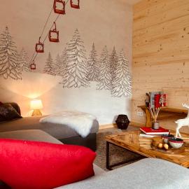 Appartement situé en rez de jardin avec piscine privée en été, hotell i Séez