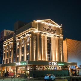 InstaFeel Hotel, ξενοδοχείο σε Νάβι Μουμπάι