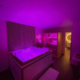 아미앵에 위치한 호텔 La Suite Bali Jacuzzi,Sauna,Netflix,Disney