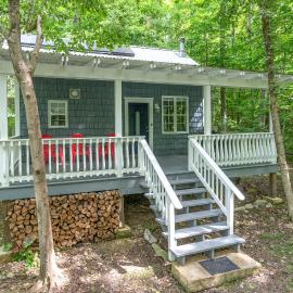 Secluded Vacation Rental Bordering Creek!, hotel in Mountain View