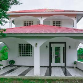 Casa/cabaña de montaña con ambiente fresco, hótel í Volcán