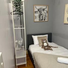 Cozy Single Room - Seconds to Central Station - Nearby CBD USYD UTS - Shared Bathroom