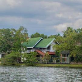 Leibe Lake Holiday Villa, Hotel in Wennappuwa