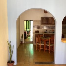 La cueva, hotel u gradu Tepik