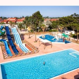 Mobil-home climatisé Plage à 3 min Proche Barcarès Piscine chauffée، فندق في توراي
