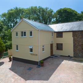 Chy Lowen, Treluswell - with Creek & Country, hotel di Penryn