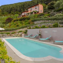 B-Happy Villa's, hotel em Buti