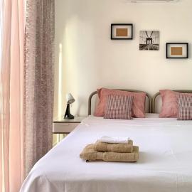 Terrace Room on Parish Street, hotel en Luqa