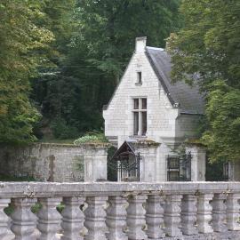 Aux grilles du Château de Saint-Aignan, à 2km de Beauval, les maisons de Sidonie et Léonard