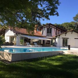 Villa BARADARENA avec piscine chauffée et jardin pour 10 personnes, hotell i Hossegor