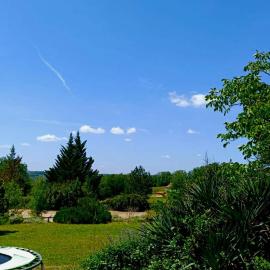 N5 Emplacement tente van camping-car, hotel in Saint-Aubin-de-Nabirat