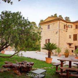 Resort Restaurant Villa Berta، فندق في سان سيفيرينو ماركي