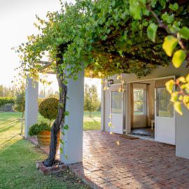 Saronsberg Vineyard Cottages، فندق في تولباغ
