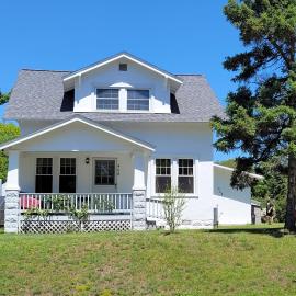 Oscoda Hilltop Haven - Great Location near Beach!, viešbutis mieste Oscoda