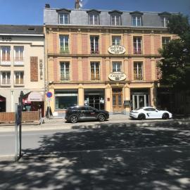 Hotel Couleurs Sud avec ascenseur et restaurant Centre ville-Gare Charleville-Mézières, hotel v destinaci Charleville-Mézières