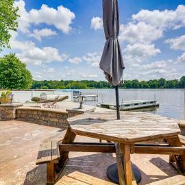 Lakefront Vacation Rental ~ 10 Mi to Shipshewana!, hotel in Howe