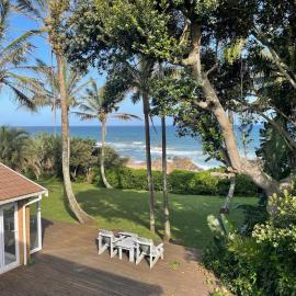 Palm Sands Beach House - 22 sleeper, hotel in Port Shepstone