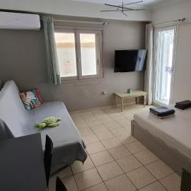 HoneyBee4 - Cozy studio close to the port, airport & Athens, hotel i Rafina