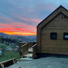 Kaliba Cabins, hotel em Valea Boroş