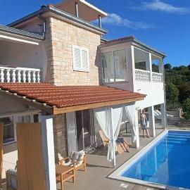 Apartments Solta，內楚楊的飯店