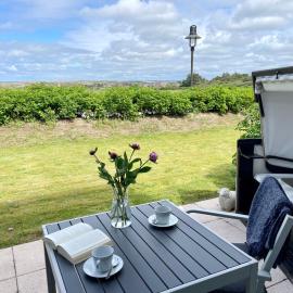 Haus Kampbarg Suite 2-Meer-Blick, hótel í Kampen