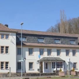 Große Gruppenunterkunft im Nationalpark Eifel mit Bar und Terrasse