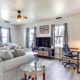 Cozy Muncie Home Near Downtown, hotelli kohteessa Muncie