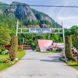 Holiday Motel & RV Resort