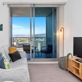 'The Hindmarsh' Hotel-style Pad with Hills Panorama