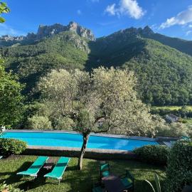 1 Bed Cottage Sleeps 4 Private Garden - Pool, hotel a Colletta